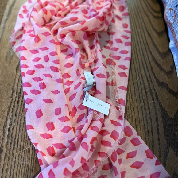 Kate Loxton London scarf - Picture 2 of 2